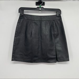 NWT LIONESS The Rizzo MINI SKIRT Small  (US 4) BLACK Faux Leather Front Slit